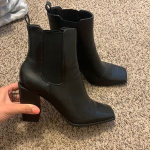 Black sqaure to boot